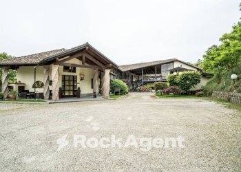 Giardino - Hotel via Frazione Mezzano, 117, Sannazzaro de' Burgondi - foto 1
