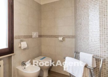 Bagno - Hotel via Frazione Mezzano, 117, Sannazzaro de' Burgondi - foto 10