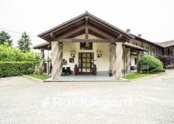 Facciata - Hotel via Frazione Mezzano, 117, Sannazzaro de' Burgondi - foto 26