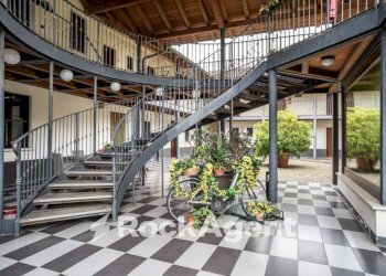 Interno palazzo - Hotel via Frazione Mezzano, 117, Sannazzaro de' Burgondi - foto 27