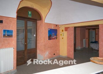 Interno non residenziale - Negozio via Guglielmo Marconi, 8, Pont-Canavese - foto 5