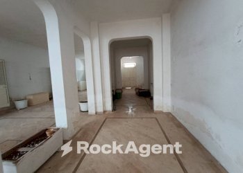 Interno palazzo - Appartamento via Regina Elena, 25, Trepuzzi - foto 17