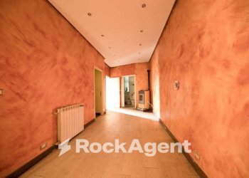 Corridoio - Appartamento via Leonardo Montaldo, 21, Genova (zona Marassi) - foto 6