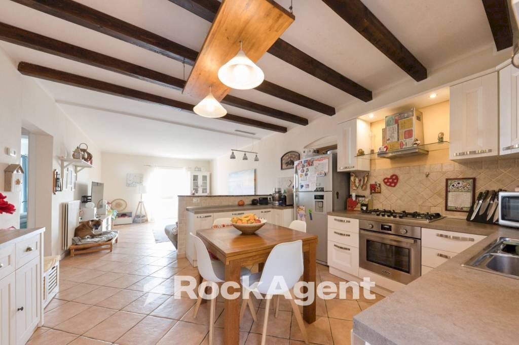 Cucina - Trilocale via Campenave, 76, Genova (zona Voltri) - foto 2