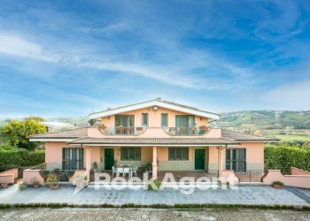 Facciata - Villa via del Laghetto, 26b, Civitella San Paolo - foto 2