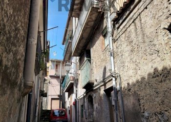 Edificio all\'aperto - Casa indipendente VIA DEI LONGHITANO
16/18, Randazzo - foto 3