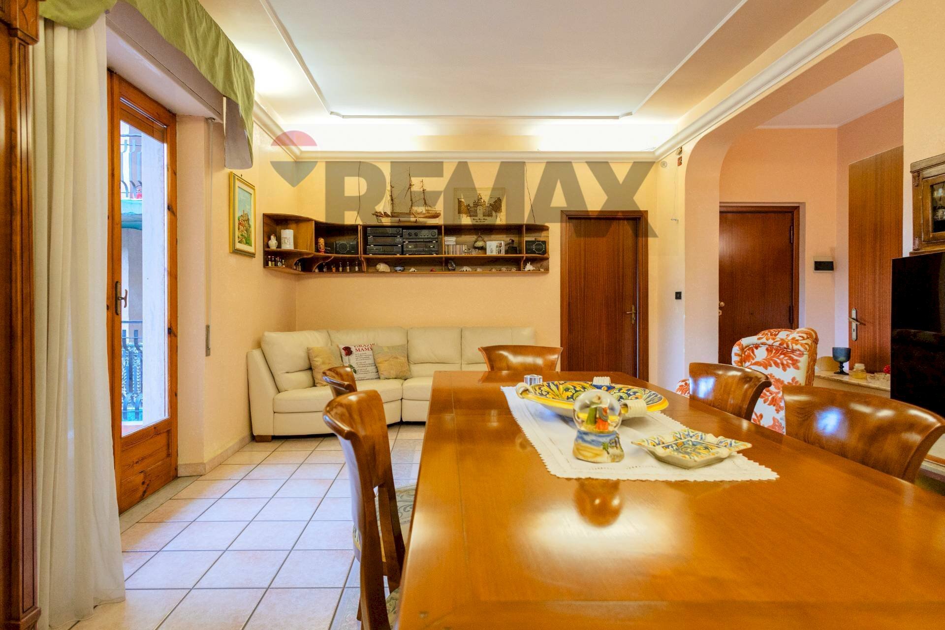 Sala da pranzo - Quadrilocale Via IV Novembre
134, Aci Catena - foto 3
