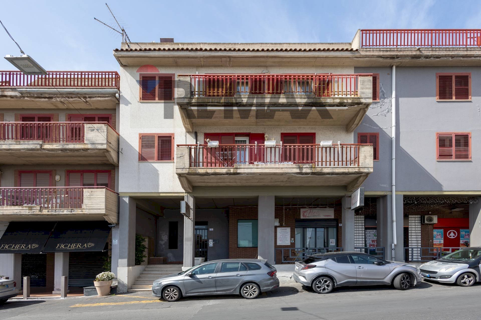 Edificio all\'aperto - Trilocale VIA STAZIONE MOTTA
 
70, Motta Sant'Anastasia - foto 1