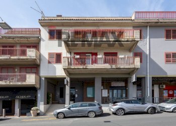 Edificio all\'aperto - Trilocale VIA STAZIONE MOTTA
 
70, Motta Sant'Anastasia - foto 1