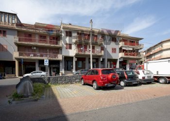 Edificio all\'aperto - Trilocale VIA STAZIONE MOTTA
 
70, Motta Sant'Anastasia - foto 2