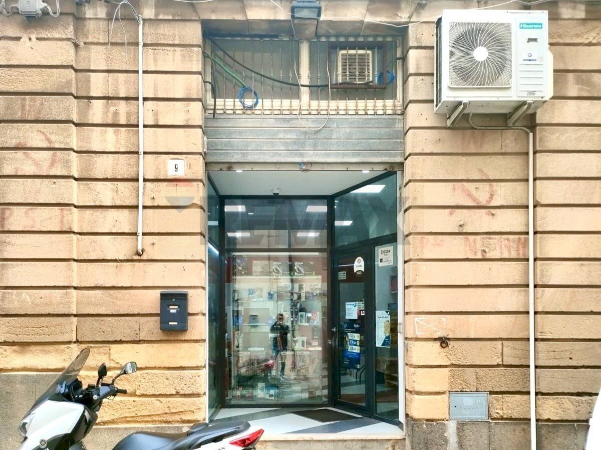 Edificio all\'aperto - Locale Commerciale via ponte Tamburino
 
9, Mineo - foto 2