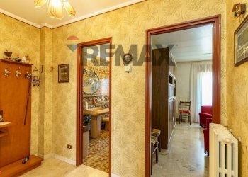 Hall / corridoio - Casa indipendente Corso Kennedy
 
6, Troina - foto 45