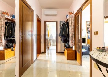 Hall / corridoio - Independent house Frazione Frescarolo
 
76, Busseto - photo 12
