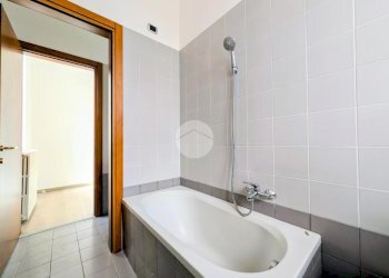 Two-room apartment Via Giuseppe Candiani, Milano (neighborhood Dergano) - photo 17