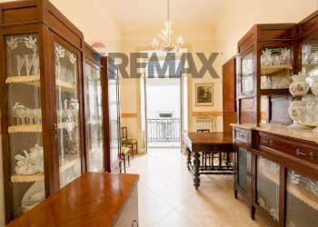 Sala da pranzo - Trilocale Via Gian Lorenzo Bernini
 
58, Napoli - foto 8
