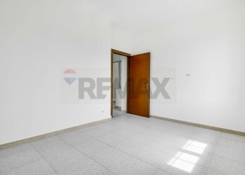 Stanza vuota - Three-room apartment Via Torino
 
190, Caronno Pertusella - photo 11