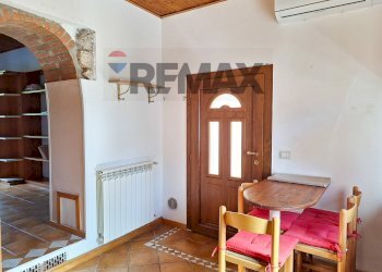 Sala da pranzo - Bilocale Via Case Nuove
 
6, Gavirate - foto 5