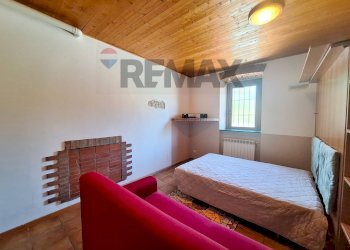 Camera / camera da letto - Bilocale Via Case Nuove
 
6, Gavirate - foto 9