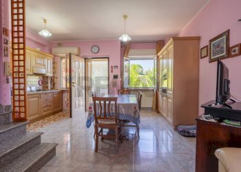 Sala da pranzo - Semi-detached Villa Via San Rocco
 
13D, Villalfonsina - photo 7