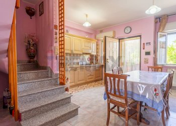 Sala da pranzo - Semi-detached Villa Via San Rocco
 
13D, Villalfonsina - photo 9