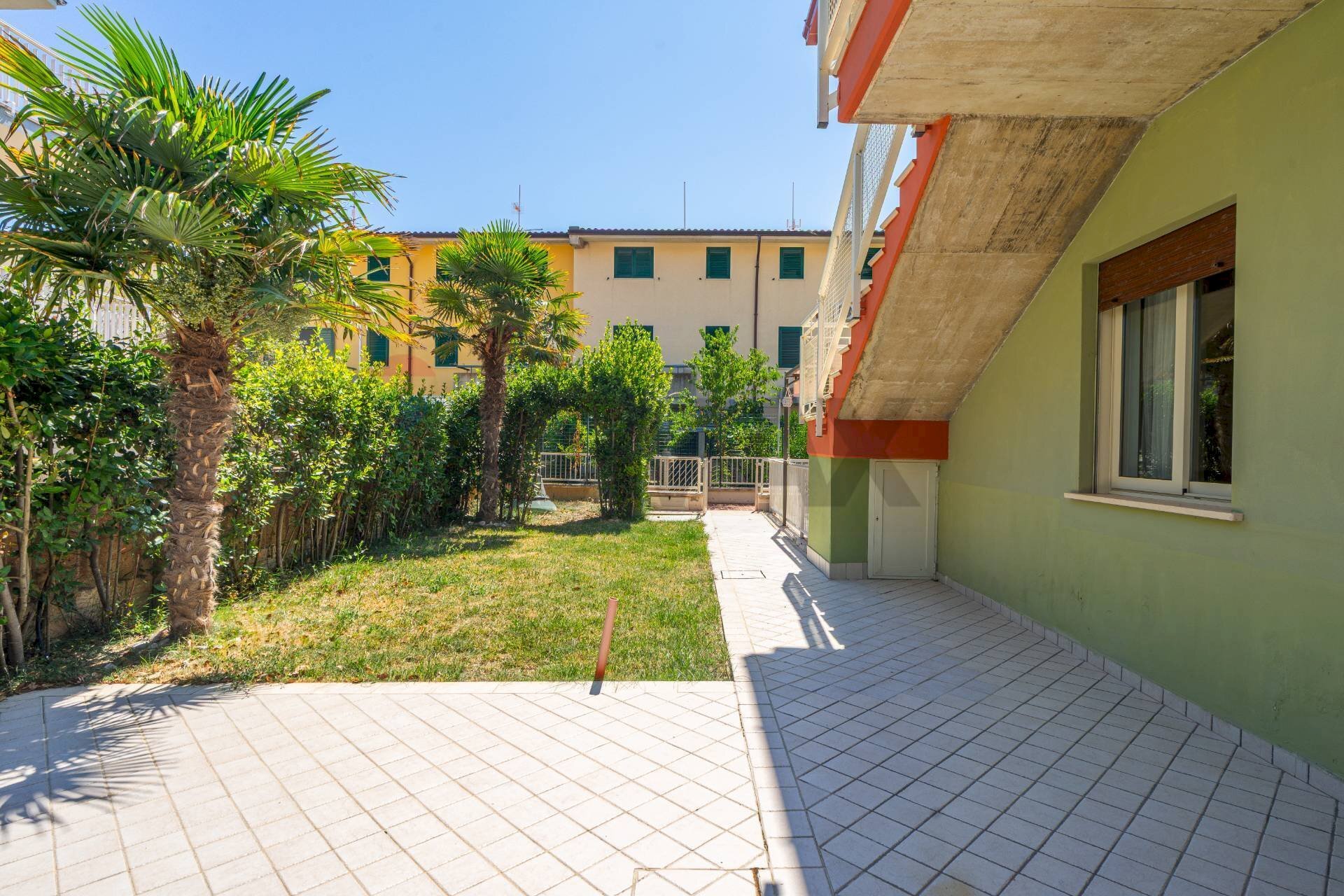 Terrazza - Appartamento Via Luca Tarigo, Montenero di Bisaccia - foto 2