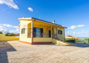 Casa all\'aperto - Villa C.da Montebello
 
46, Montenero di Bisaccia - foto 2