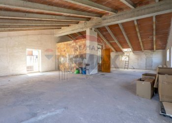 Parcheggio - Attic Via Istonia
 
85/B, Cupello - photo 3