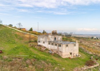 Edificio all\'aperto - Casa indipendente via Luigi Rovelli
 
snc, Montenero di Bisaccia - foto 1
