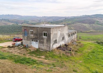 Vista delle montagne - Casa indipendente via Luigi Rovelli
 
snc, Montenero di Bisaccia - foto 2