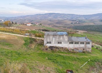 Vista delle montagne - Casa indipendente via Luigi Rovelli
 
snc, Montenero di Bisaccia - foto 7