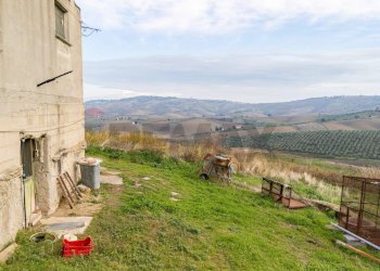 Vista delle montagne - Casa indipendente via Luigi Rovelli
 
snc, Montenero di Bisaccia - foto 44