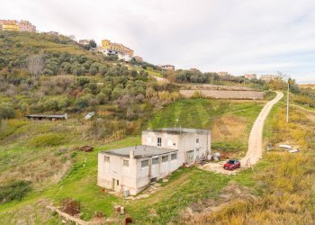 Casa all\'aperto - Casa indipendente via Luigi Rovelli
 
snc, Montenero di Bisaccia - foto 58