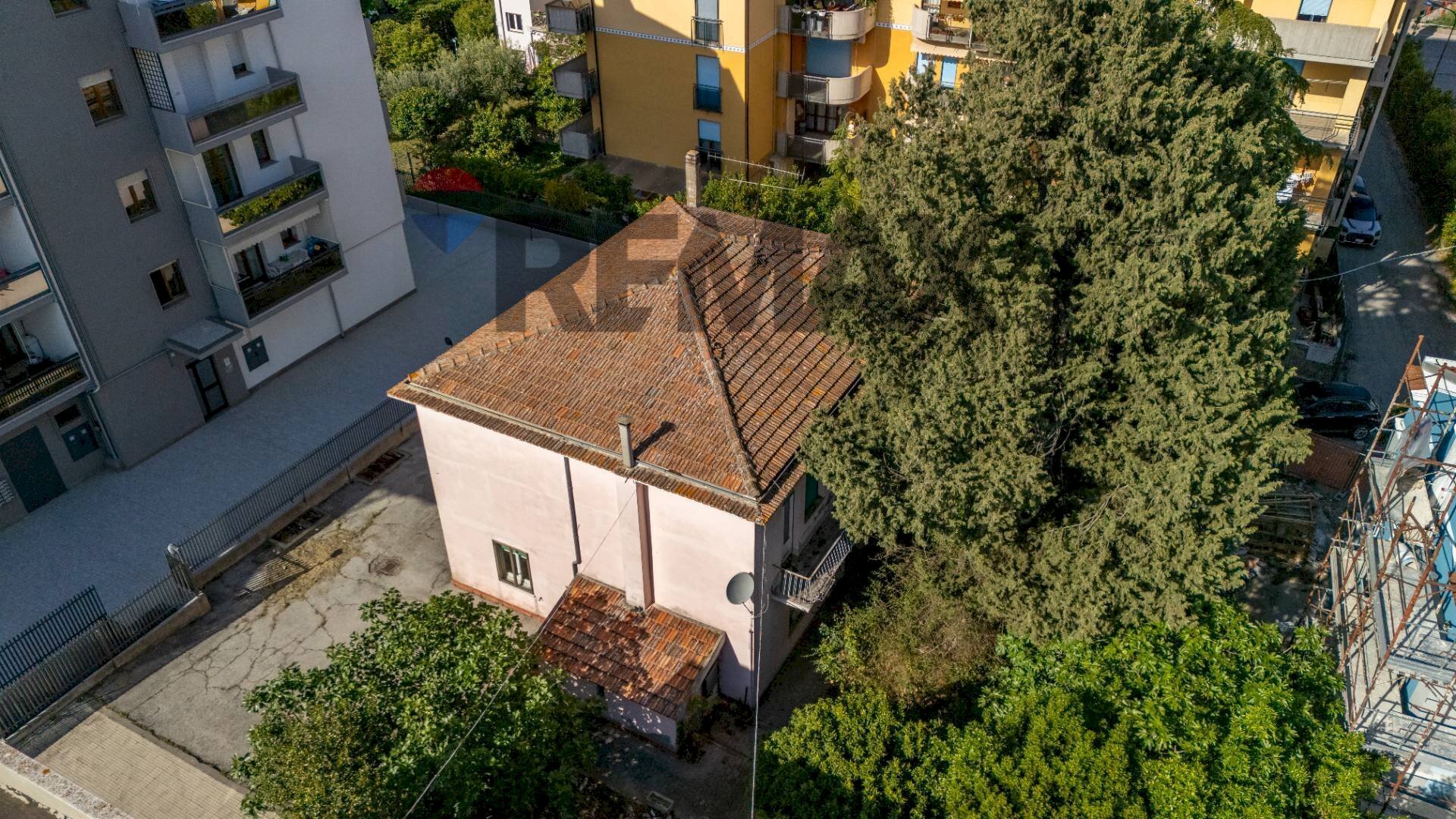 Edificio all\'aperto - Villa Corso Mazzini
 
snc, Vasto - foto 3