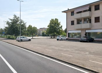 Foto 4 - Commercial Premises via cesare battisti
 
3, San Giovanni Lupatoto - photo 4