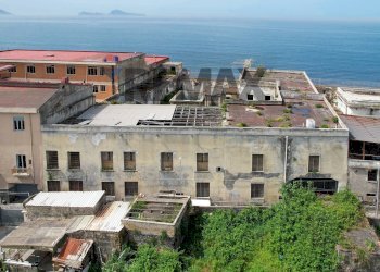Edificio all\'aperto - Shed via Marittima
 
3, Ercolano - photo 1