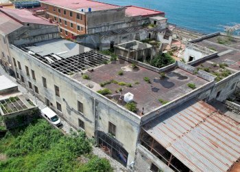 Edificio all\'aperto - Shed via Marittima
 
3, Ercolano - photo 2