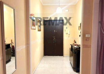 Hall / corridoio - Four-room apartment VIA ROVERETO
 
12, Trani - photo 1