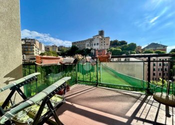 Three-room apartment Via all'Asilo Davide e Delfina Garbarino, Genova (neighborhood San Teodoro) - photo 1