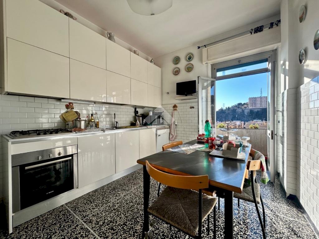 Four-room apartment Via carlo bonanni, Genova (neighborhood San Teodoro) - photo 2