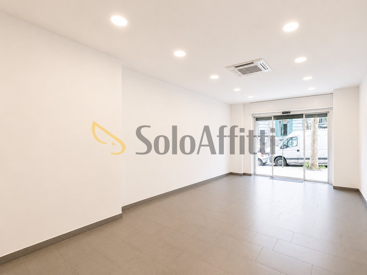 Sala - Commercial Premises Via Gian Lorenzo Bernini 83B, Napoli (neighborhood Vomero) - photo 1