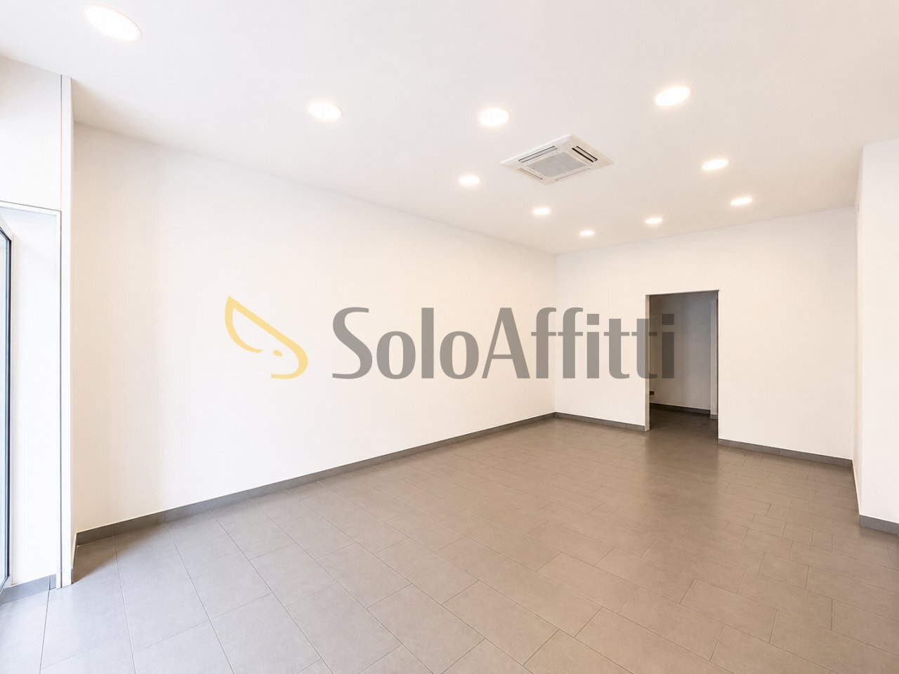Sala - Commercial Premises Via Gian Lorenzo Bernini 83B, Napoli (neighborhood Vomero) - photo 2