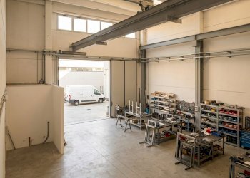 Nano Banana 2 Photorealistic industrial warehouse - Capannone Santo Stefano di Magra - foto 2