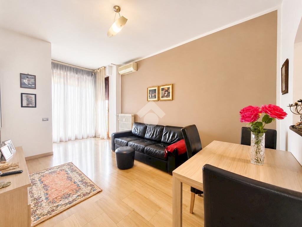Two-room apartment Piazza della Libertà, Cornaredo - photo 1