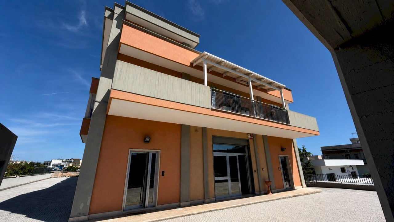 prospetto esterno - Commercial Premises Via Eugenio Montale 3, Monopoli - photo 1