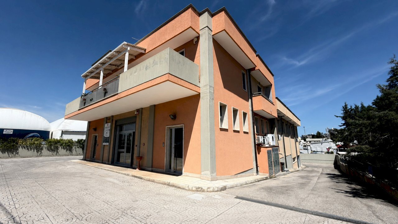 prospetto esterno - Commercial Premises Via Eugenio Montale 3, Monopoli - photo 3