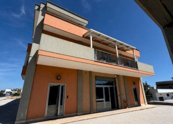 prospetto esterno - Commercial Premises Via Eugenio Montale 3, Monopoli - photo 1