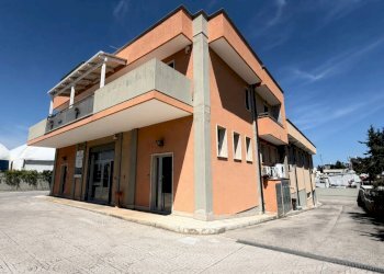 prospetto esterno - Commercial Premises Via Eugenio Montale 3, Monopoli - photo 3