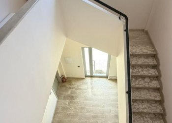 vano scala - Commercial Premises Via Eugenio Montale 3, Monopoli - photo 21