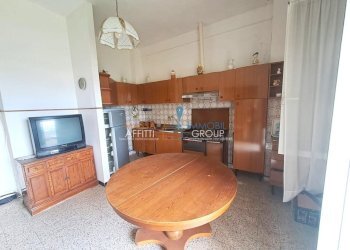 5.jpg - Quadrilocale Viale Roma 246, Massa - foto 1