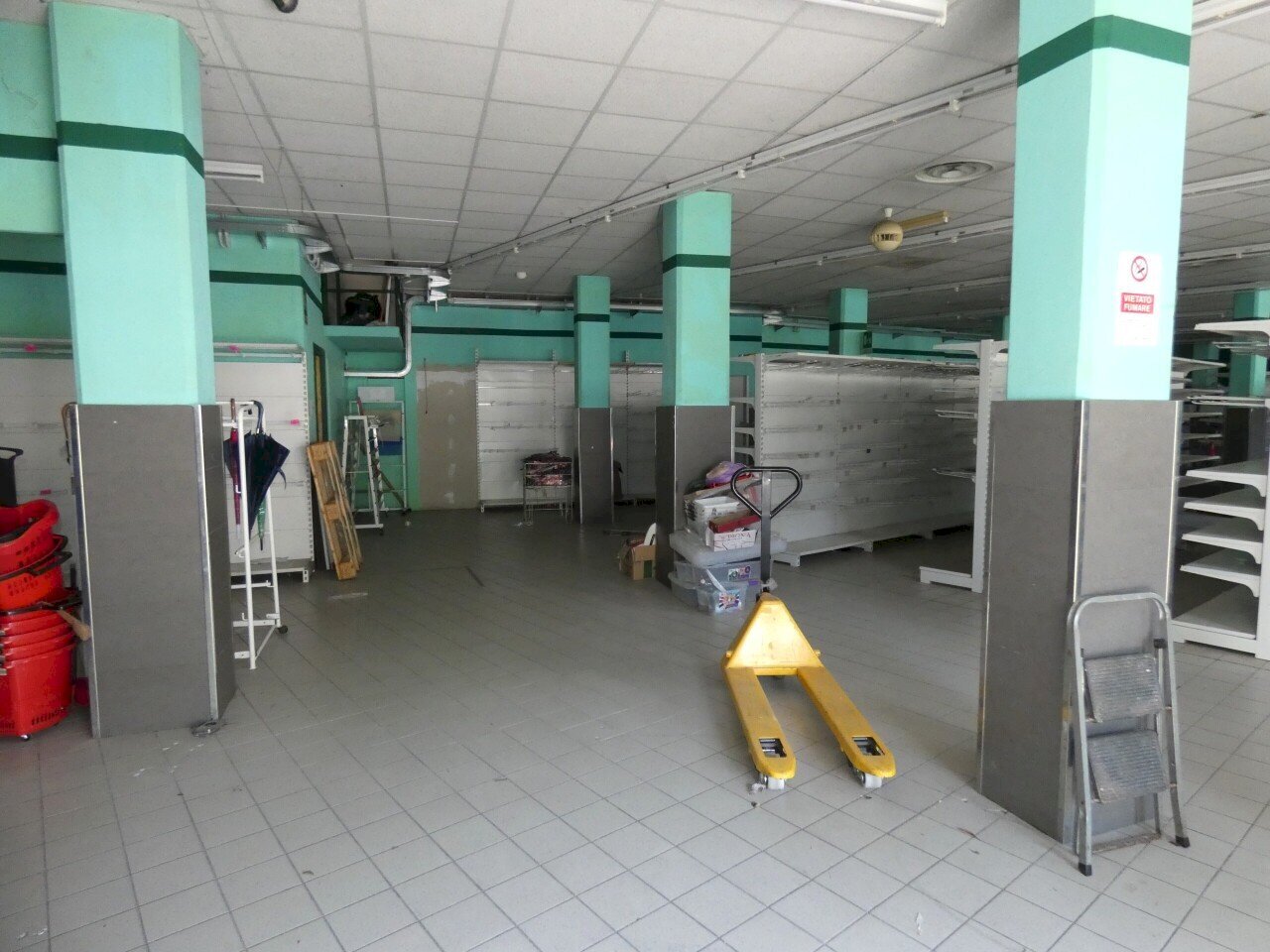 P1170366.jpg - Commercial Premises Via Piacenza, Genova (neighborhood Molassana) - photo 3